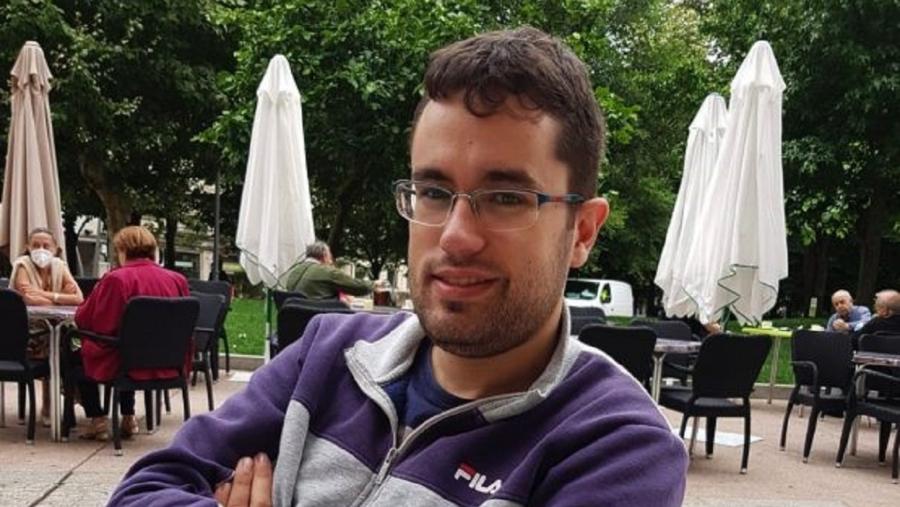 Óscar Rivero, natural de Xinzo de Limia, foi catro anos consecutivos membro do equipo galego na olimpíada matemática española e tres veces membro do equipo español nas olimpíadas matemáticas internacionais Óscar Rivero, natural de Xinzo de Limia, foi catro anos consecutivos membro do equipo galego na olimpíada matemática española e tres veces membro do equipo español nas olimpíadas matemáticas internacionais