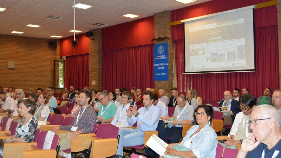 Participantes no VII Simposio Internacional da Castaña, na EPS de Enxeñaría Participantes no VII Simposio Internacional da Castaña, na EPS de Enxeñaría