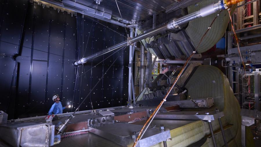 Detalle da tubaxe por onde circulan os protóns no experimento LHCb. FOTO: CERN Detalle da tubaxe por onde circulan os protóns no experimento LHCb. FOTO: CERN