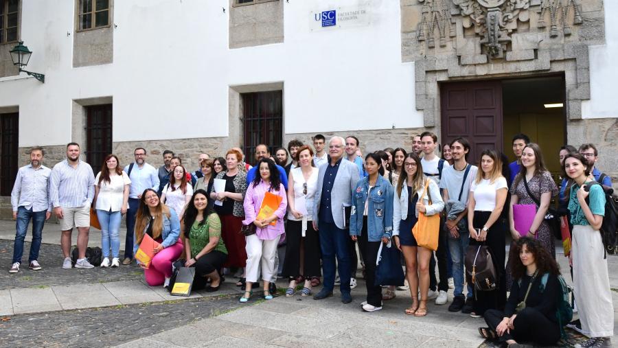 Foto de familia con todos os participantes. FOTO: Santi Alvite