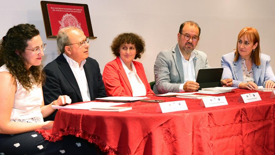 De esquerda a dereita, Miriam Elena Cortés, Francisco Loimil, Goretti Sanmartín, Antonio López e Belén Hernández. FOTO: Santi Alvite De esquerda a dereita, Miriam Elena Cortés, Francisco Loimil, Goretti Sanmartín, Antonio López e Belén Hernández. FOTO: Santi Alvite