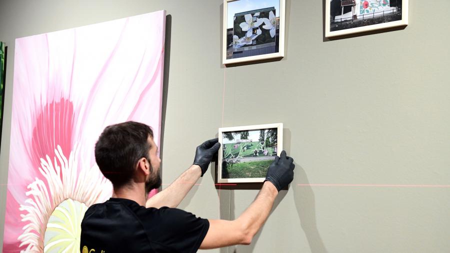 Montaxe da exposición ‘Un rastro de furia e algas’. FOTO: Santi Alvite Montaxe da exposición ‘Un rastro de furia e algas’. FOTO: Santi Alvite