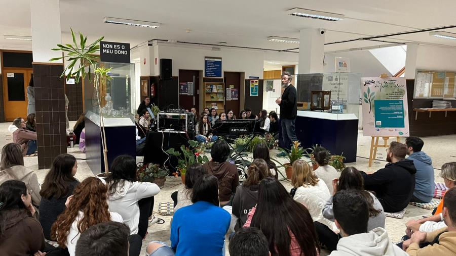 Intervención de Hugo Torres na Facultade de Ciencias Intervención de Hugo Torres na Facultade de Ciencias