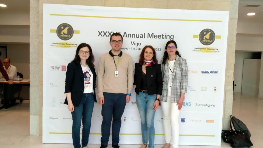 Foto Unha investigación sobre como reducir o risco de sufrir vulnerabilidade financeira obtén o Premio Finsalud