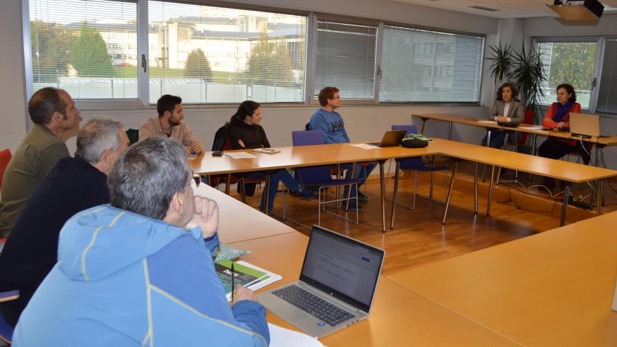 Foto Persoal de HAZI interésase no Campus Terra pola metodoloxía empregada para o Inventario Forestal Continuo de Galicia