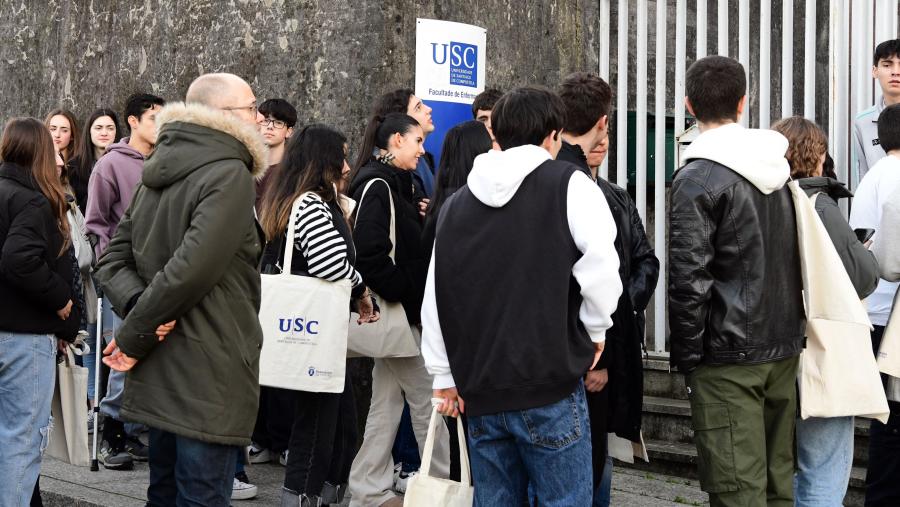 Nesta actividade ofrécese aos estudantes de Ensino Medio unha oportunidade de contacto directo coa Universidade. FOTO: Santi Alvite 
