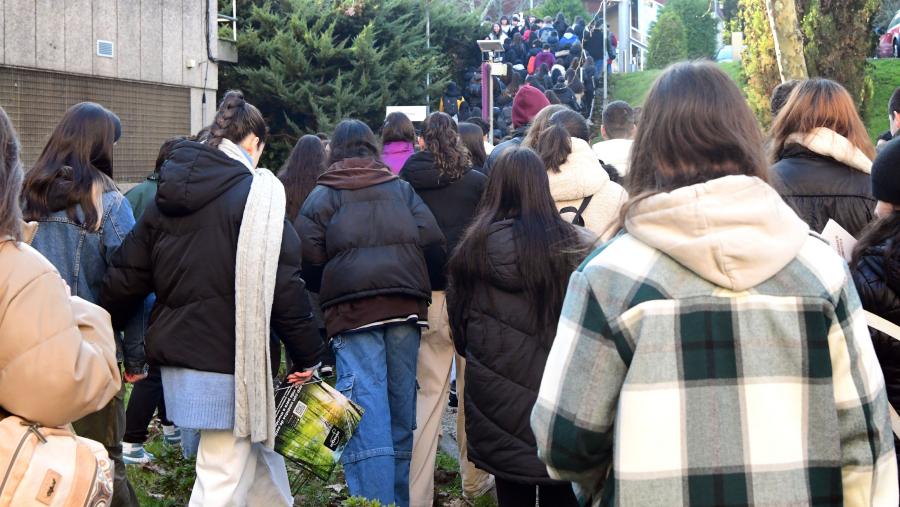 Nos formularios de inscrición, cada centro de Ensino Medio debe indicar os seus datos e mais os dunha persoa acompañante así como o día da visita e o número de estudantes de cada percorrido. FOTO: Santi Alvite Nos formularios de inscrición, cada centro de Ensino Medio debe indicar os seus datos e mais os dunha persoa acompañante así como o día da visita e o número de estudantes de cada percorrido. FOTO: Santi Alvite