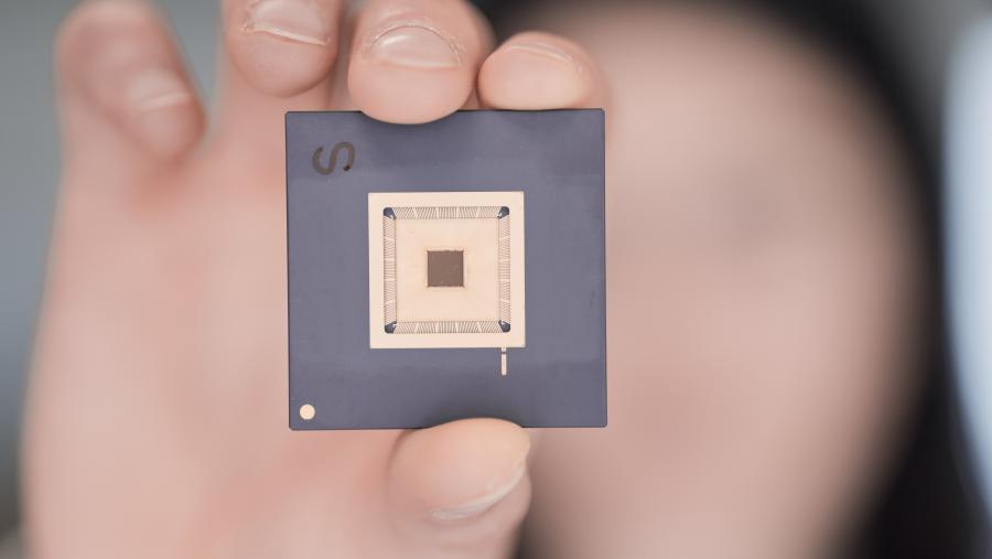 A Cátedra abrirá novos camiños para afrontar desafíos clave no sector da microelectrónica, destacando as liñas de investigación que se expoñen nas áreas da Computación no bordo, a Computación en memoria, a Computación cuántica e o avance en chips de vangarda para sistemas AESA. A Cátedra abrirá novos camiños para afrontar desafíos clave no sector da microelectrónica, destacando as liñas de investigación que se expoñen nas áreas da Computación no bordo, a Computación en memoria, a Computación cuántica e o avance en chips de vangarda para sistemas AESA.