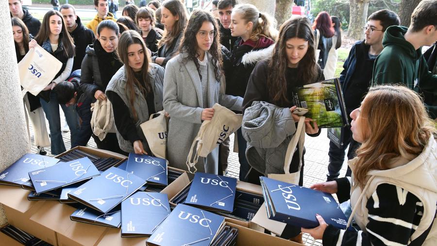 A iniciativa está organizada polo programa A Ponte entre o Ensino Medio e a USC. FOTO: Santi Alvite A iniciativa está organizada polo programa A Ponte entre o Ensino Medio e a USC. FOTO: Santi Alvite