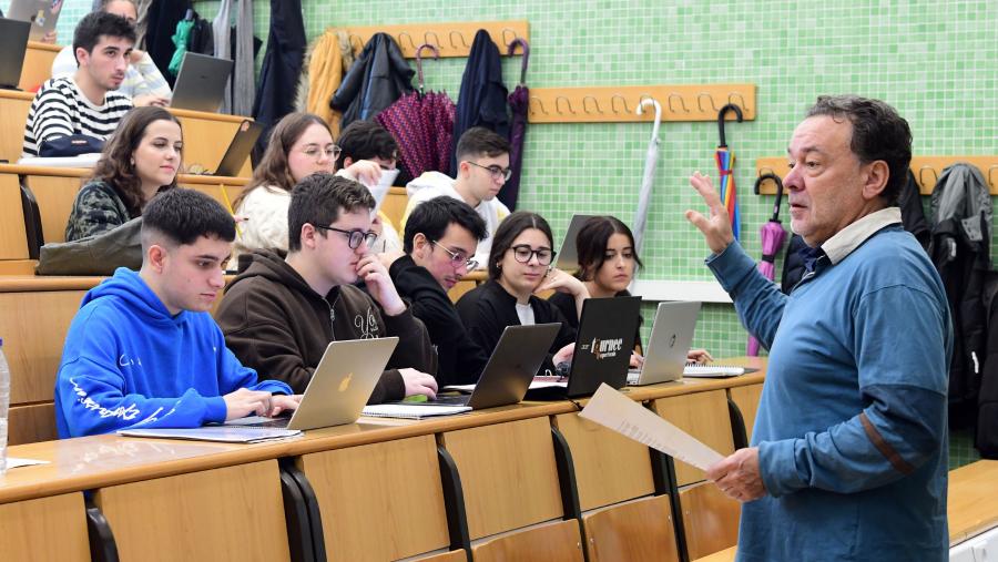 En categorías de docentes con vinculación permanente, está prevista a creación de 79 prazas orientadas á estabilización de profesorado. FOTO: Santi Alvite