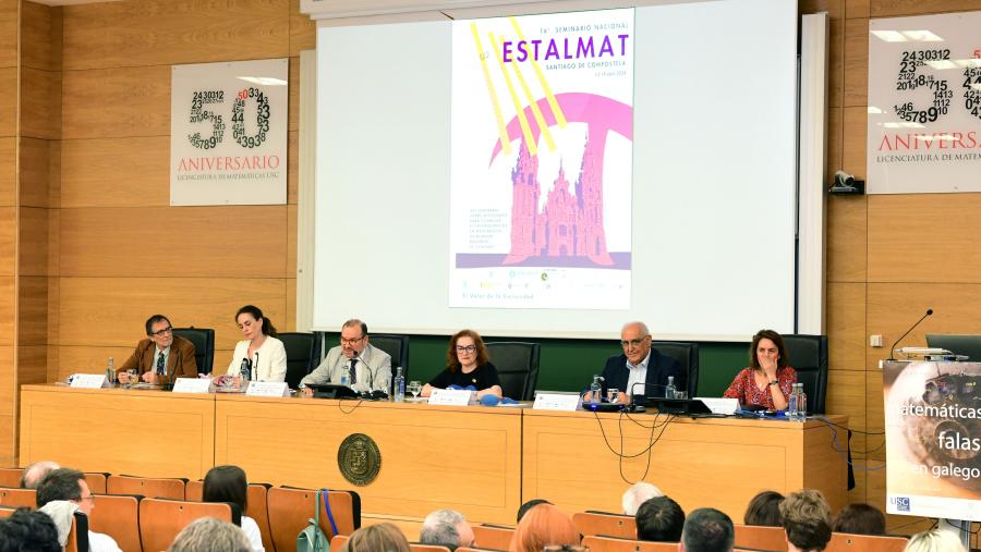 O reitor presidiu a sesión inaugural na Facultade de Matemáticas. Foto: Santi Alvite