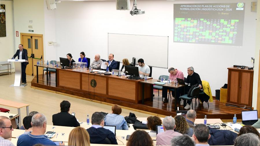 O vicerreitor Gumersindo Feijoo foi o encargado de presentar o Plan de Accións de Normalización Lingüística da USC. Foto: Santi Alvite
