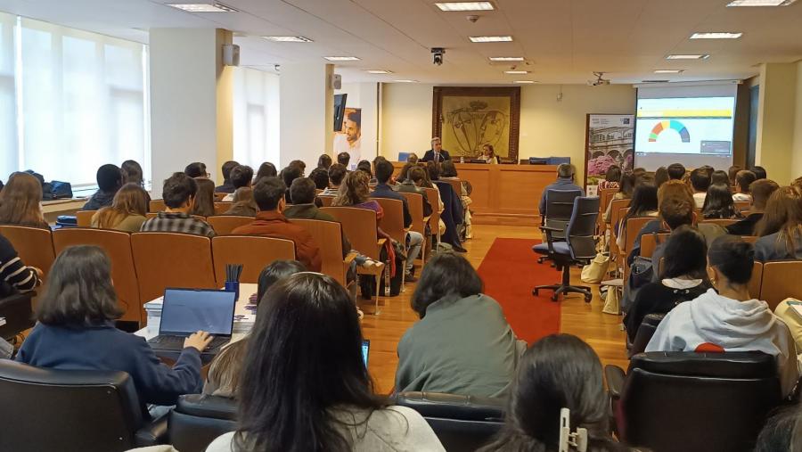 Público asistente á conferencia