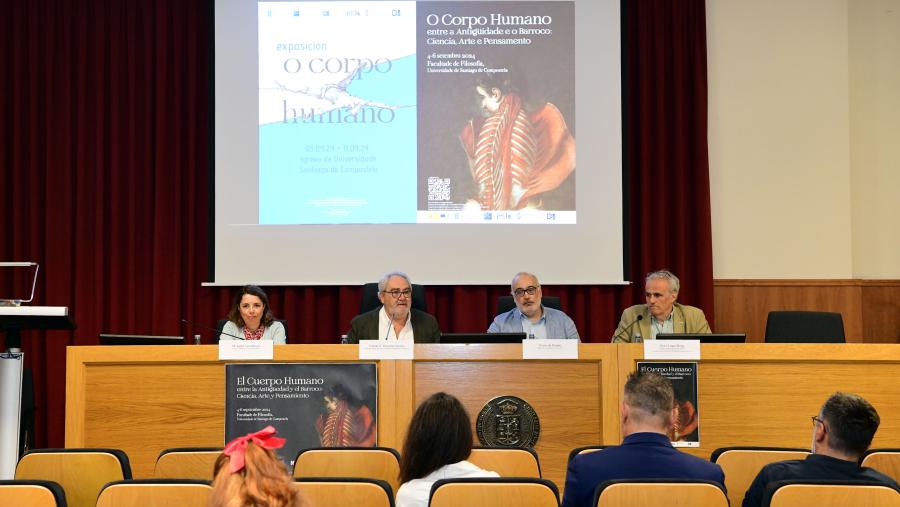 María Isabel Casal, esquerda, Ernesto González Seoane, Xavier de Donato e Pedro López-Barja na inauguración do seminario. FOTO: Santi Alvite