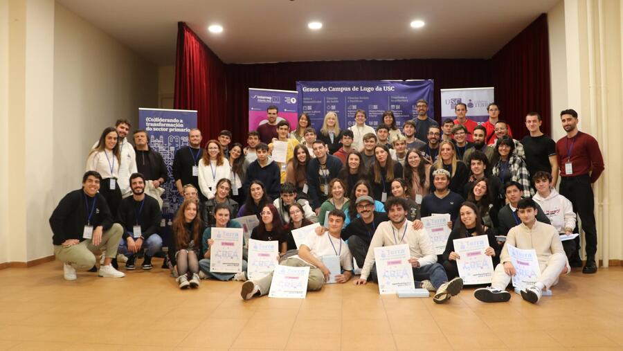 Foto de familia das persoas participantes