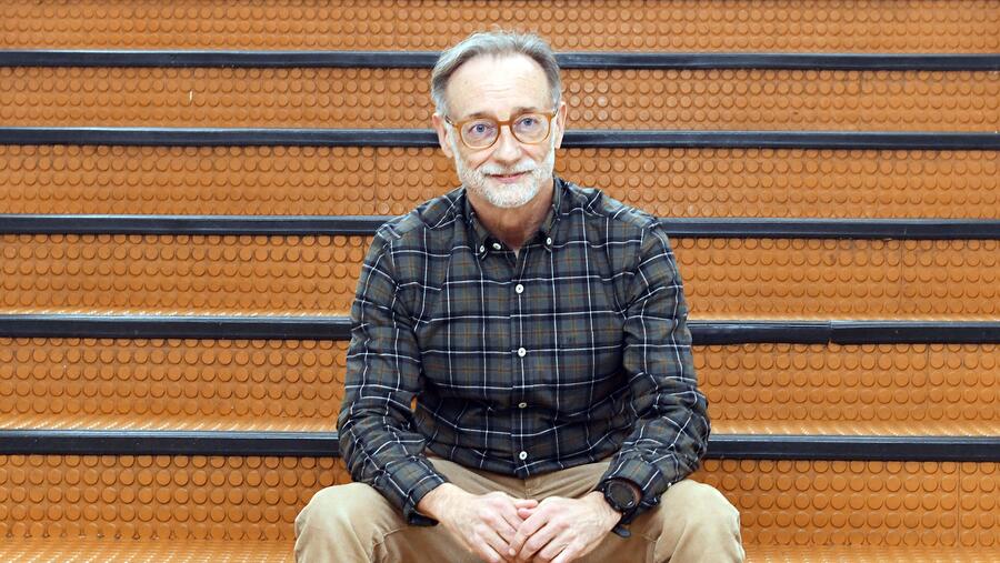 O profesor Sabucedo foi o primeiro decano da Facultade de Psicoloxía da USC. Foto: Santi Alvite O profesor Sabucedo foi o primeiro decano da Facultade de Psicoloxía da USC. Foto: Santi Alvite