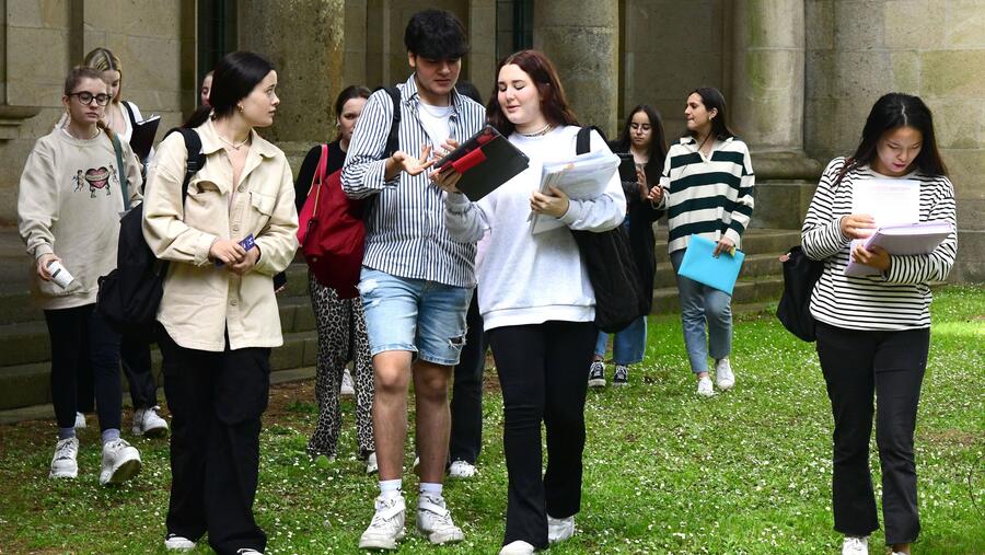 Imaxe de arquivo de estudantes na USC. FOTO: Santi Alvite