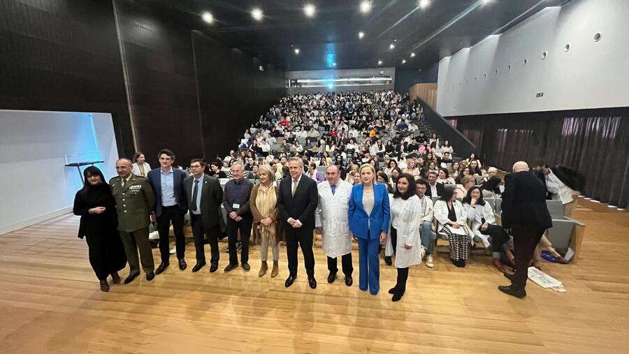 Foto de familia de autoridades e asistentes Foto de familia de autoridades e asistentes