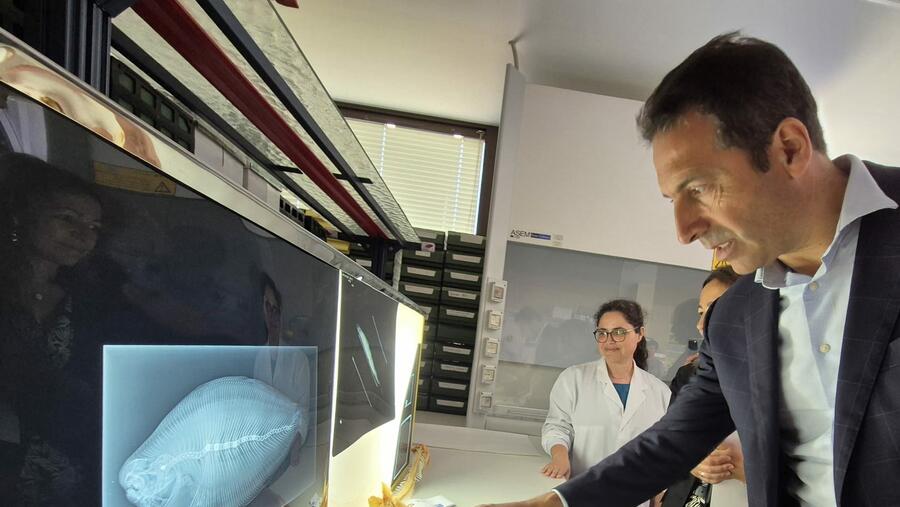 Alfonso Villares aproveitou a súa presenza para realizar un percorrido polas instalacións. FOTO: Xunta de Galicia Alfonso Villares aproveitou a súa presenza para realizar un percorrido polas instalacións. FOTO: Xunta de Galicia