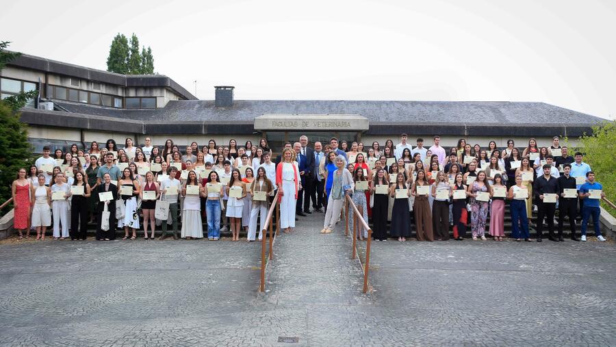 Foto de familia con todas as persoas participantes no acto Foto de familia con todas as persoas participantes no acto