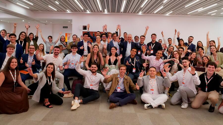 Foto de grupo das persoas participantes Foto de grupo das persoas participantes