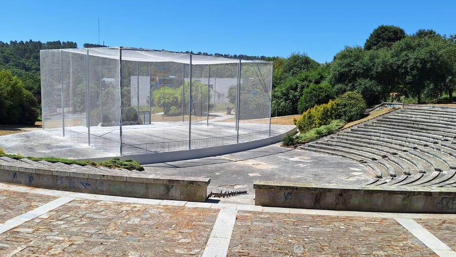 A gaiola está emprazada na valgada do Campus A gaiola está emprazada na valgada do Campus