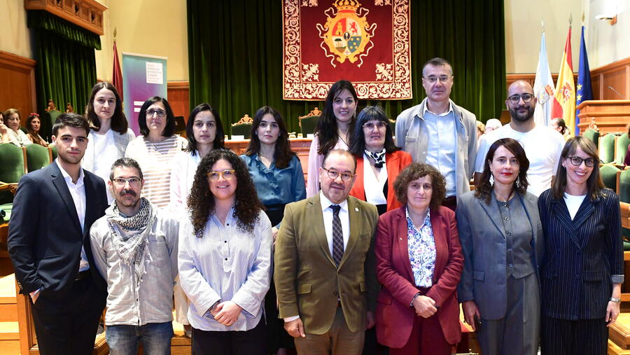 Foto de grupo das persoas premiadas coas autoridades. Foto: Santi Alvite Foto de grupo das persoas premiadas coas autoridades. Foto: Santi Alvite