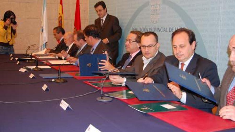 Carlos Herrero firmou o acordo no nome da Universidade de Santiago de Compostela