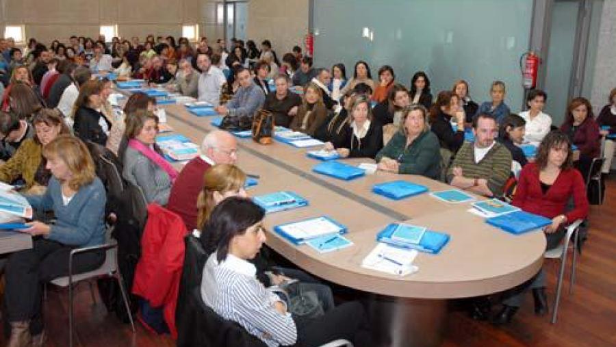 Os responsables de centros de ensino medio encheron a sala do Centro de Estudos Avanzados