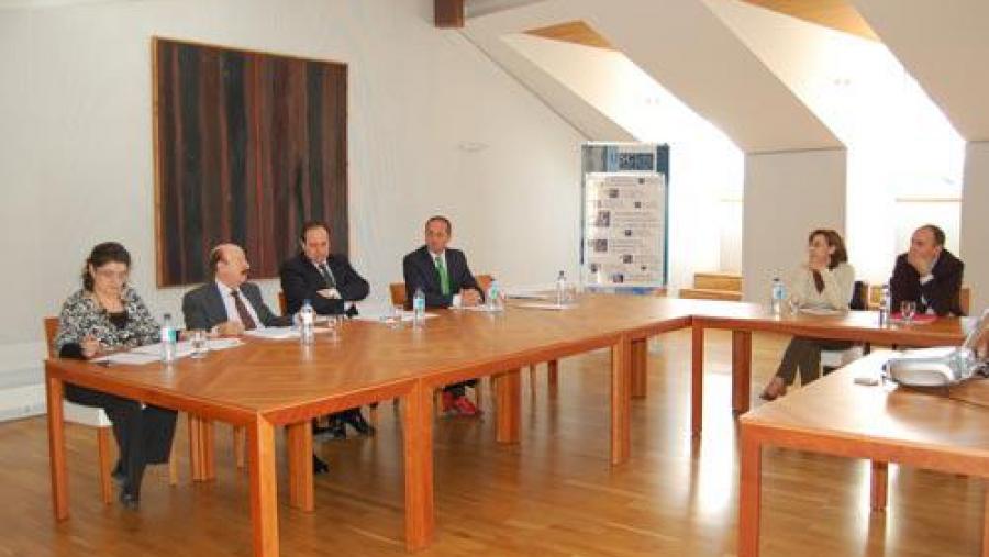 Participaron na reunión os representantes das entidades que asinaron o convenio