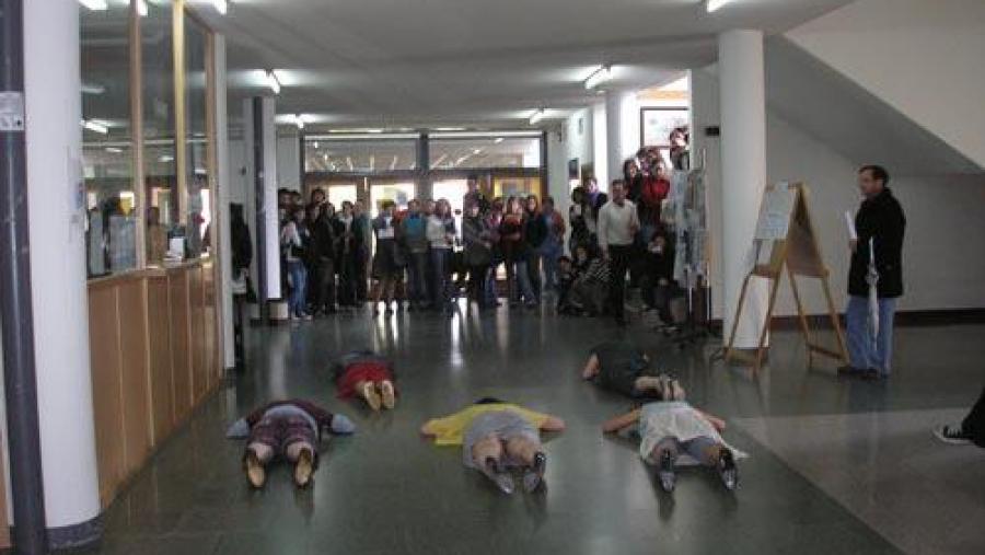 Actuación do programa de improvisación Xa que pasas' desenvolta na Facultade de Filoloxía