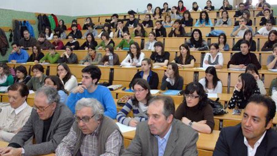 A conferencia do profesor García Tortosa contou cunha numerosa afluencia