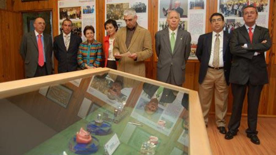 De esquerda a dereita: José Luis Álvarez, Arturo Bilbao, Isabel Ruíz, María Jesús Mora, Elias J. Torres, José Mª Fraga, Santiago Llorente e José María Suárez