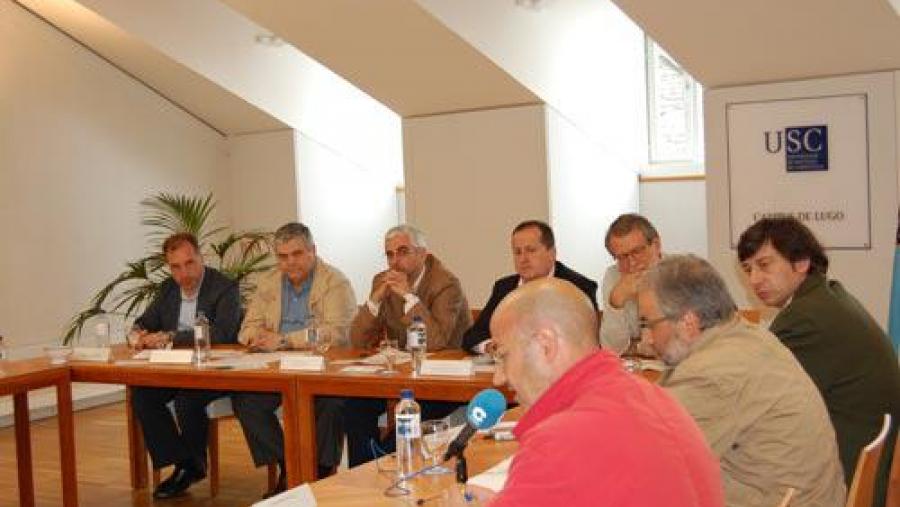 Os cursos de Mondoñedo foron presentados polo vicerreitor de Cultura, o alcalde da localidade, representantes das entidades colaboradoras e directores destas accións formativas