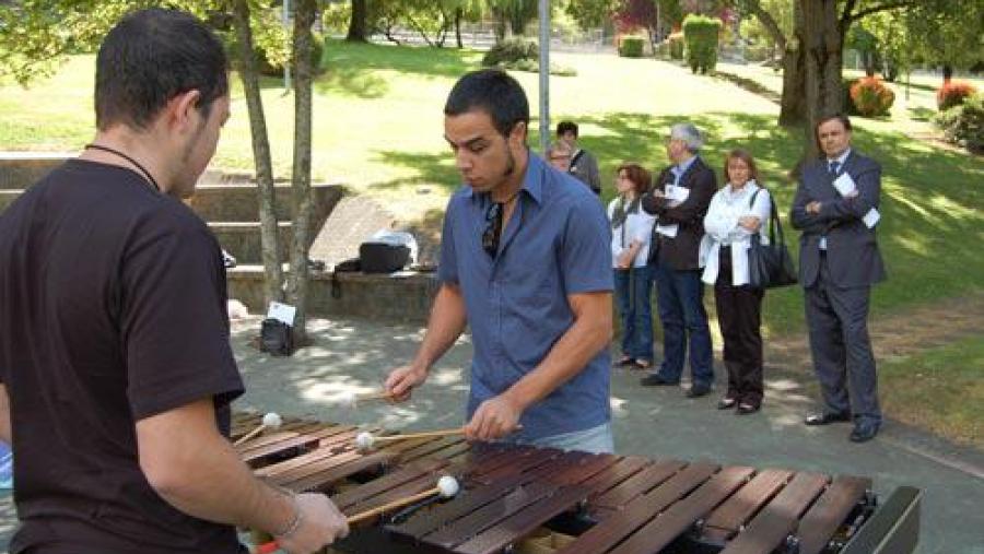 Durante a presentación do programa, os membros de Odaiko interpretaron un dos temas do concerto que darán o día 9