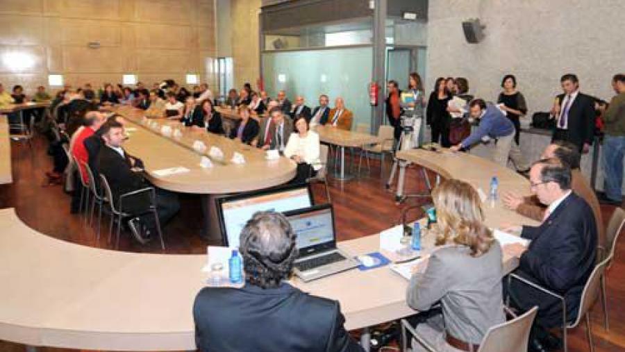 A presentación da 'Estrategia Universidad 2015' desenvolveuse no CEA