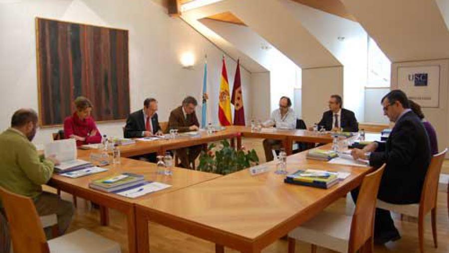 Os representantes das entidades colaboradoras na remodelación do edificio A Granxa prevén que as obras rematen antes do verán