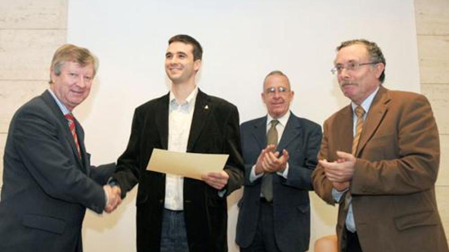 José Carlos de Miguel recibe a felicitación do vicerreitor José M. Mayán Santos