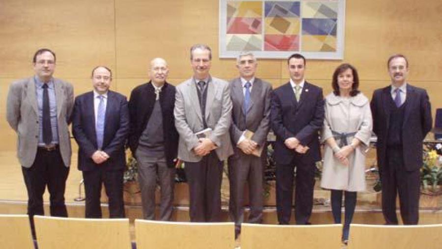 Diego Iribarren, terceiro pola dereita, acompañado dos directores de tese e dos membros do tribunal