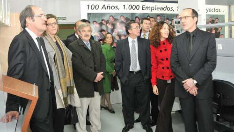 O ministro e o reitor nun momento da visita ao edificio Emprendia