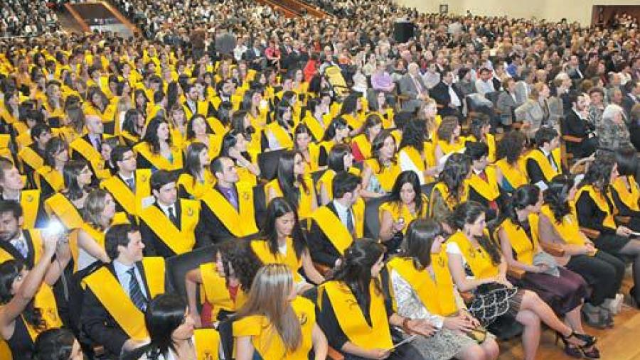 O reitor presidiu o acto de graduación dunha nova promoción da Licenciatura en Medicina