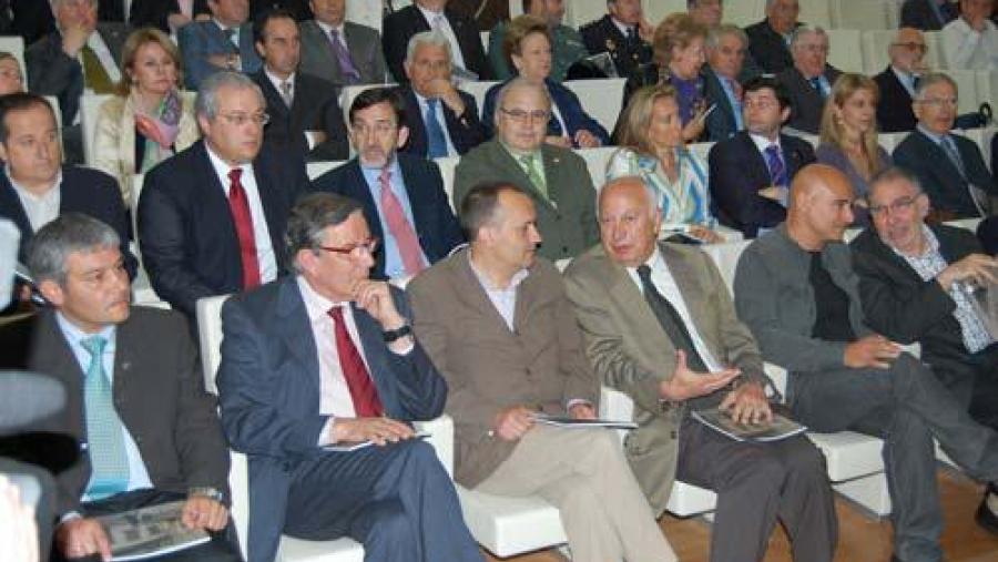 Á inauguración asistiron numerosas autoridades