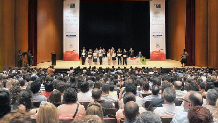 Os estudantes cos mellores expedientes abarrotaron a sala do Auditorio de Galicia