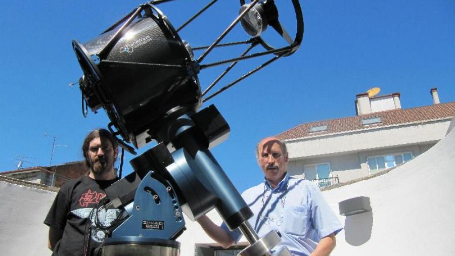 Pedro Pablo Campo e José Ángel Docobo co novo telescopio