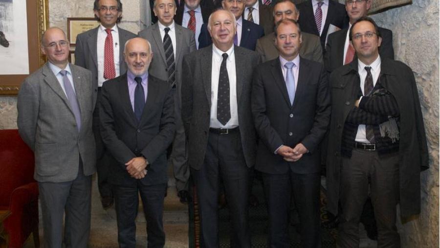 Os reitores posan co resto dos membros do Foro Peinador