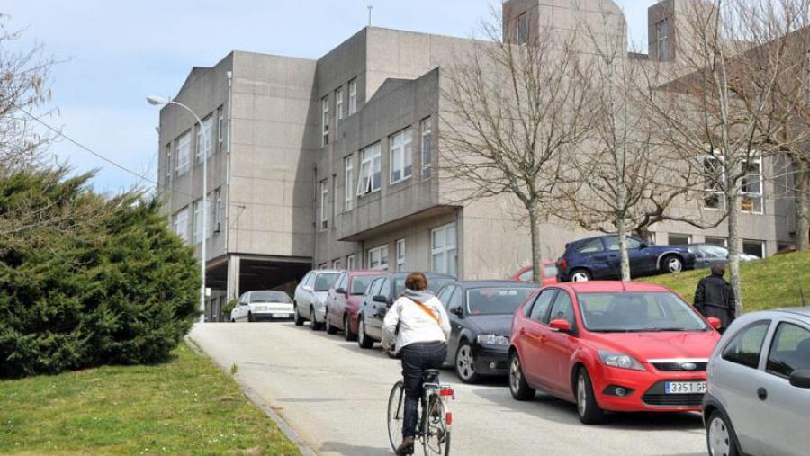 Estudantes, persoal de administración e servizos e de docencia e investigación son os destinatarios dunha campaña que procura reducir o consumo enerxético derivado da actividade universitaria cotiá...