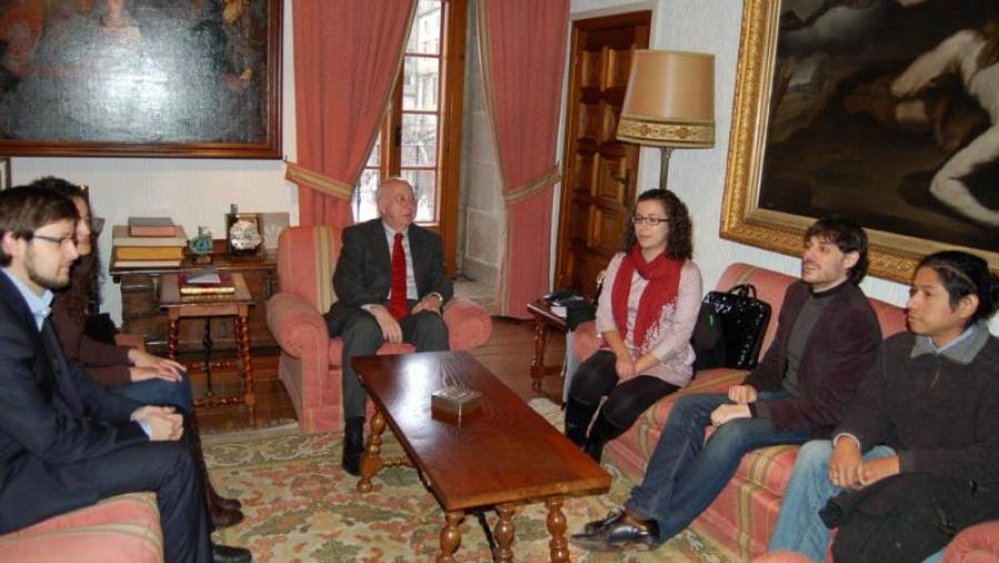 O reitor Juan Casares recibiu en San Xerome aos representantes de Colega