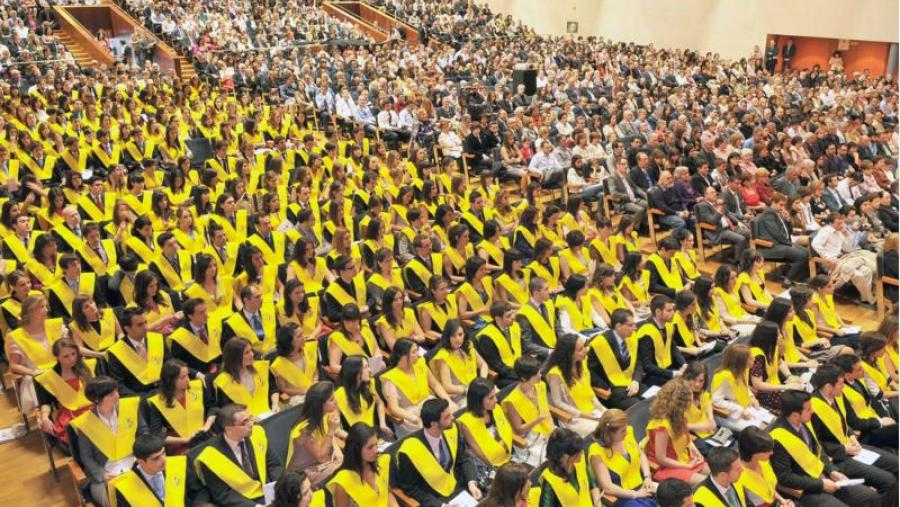 Alumnos e familiares encheron o Palacio de Congresos e Exposicións