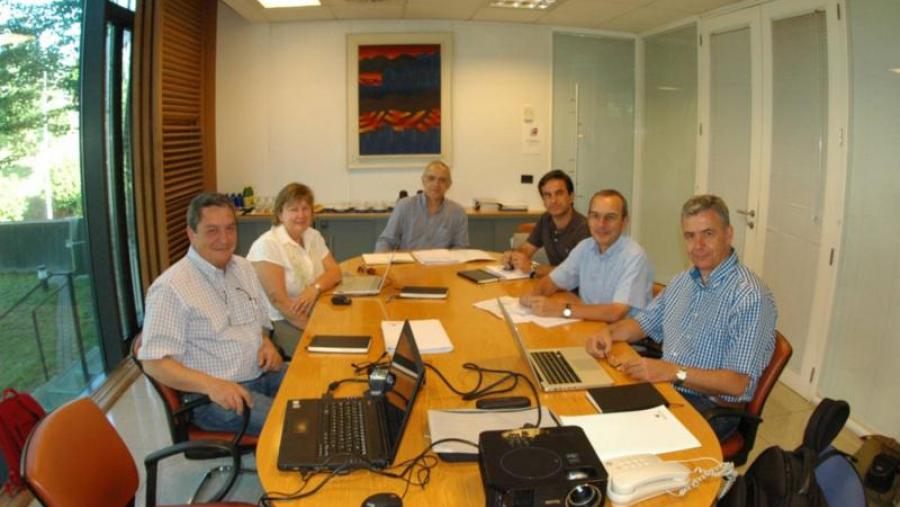 O equipo avoga por impulsar liñas estratéxicas para a capatación de talento, cunha convocatoria específica de bolsas de máster