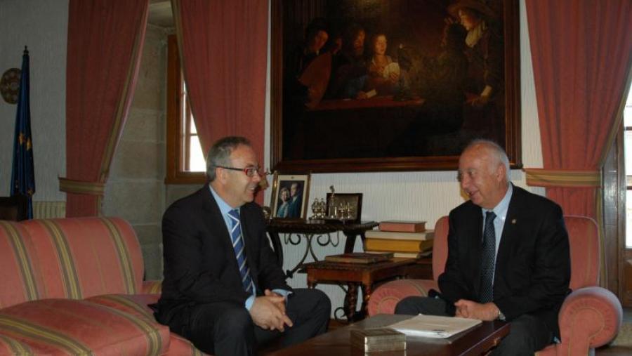 O alcalde Xosé Sánchez Bugallo despediuse institucionalmente do reitor compostelán